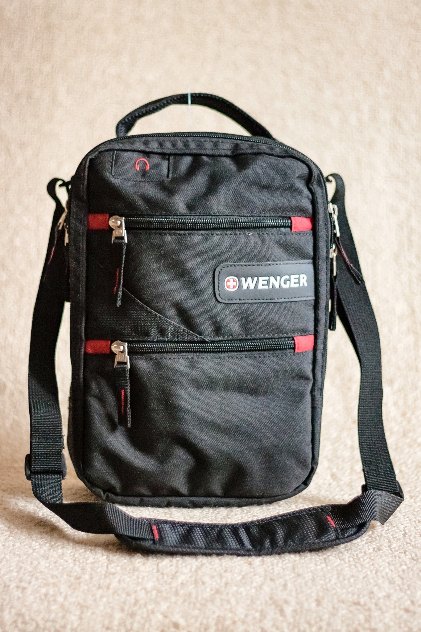 Swissgear vertical boarding outlet bag